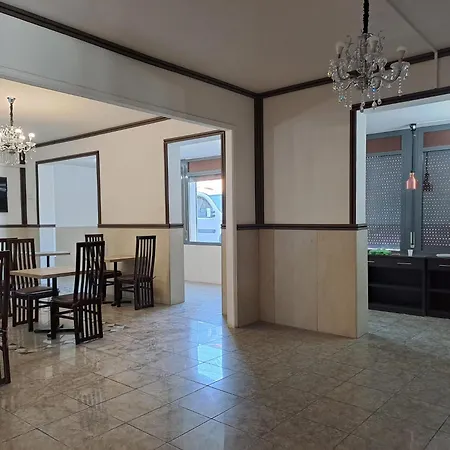 Modena Hotel ホテル