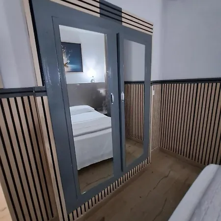 Modena Hotel 3* モデナ