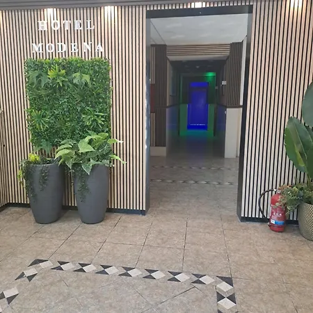Modena Hotel Otel 3*