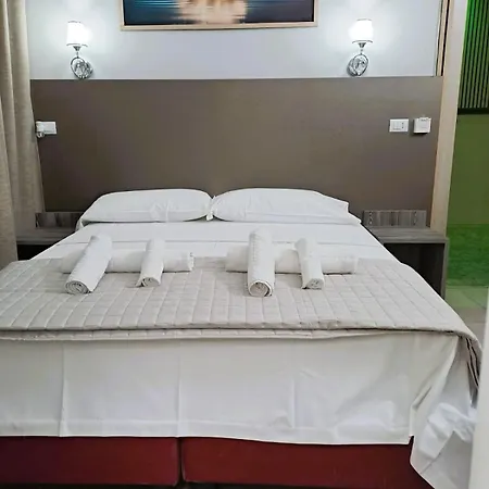Modena Hotel ホテル 3*