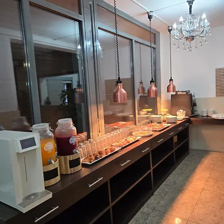 Modena Hotel ホテル 3*