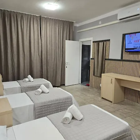 酒店 Modena Hotel 3*